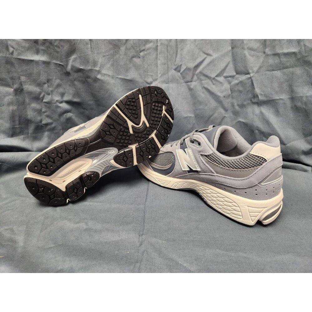 New Balance Boys 2002 Sneakers GC2002ST Suede Grey Size 6 NEW IN BOX! - Picture 2 of 11